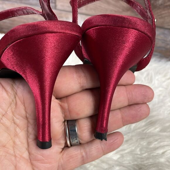 CB Collection Women’s Red Satin Open Toe Ankle Strappy Dress Heels Size 7M Krist - Picture 6 of 11